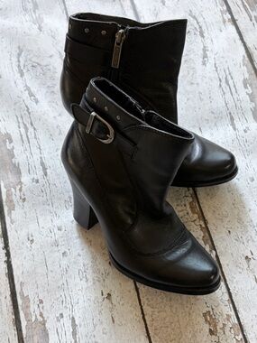 Harley Davidson Black Leather Ankle Boots with Buckle Accent - Sz 6.5